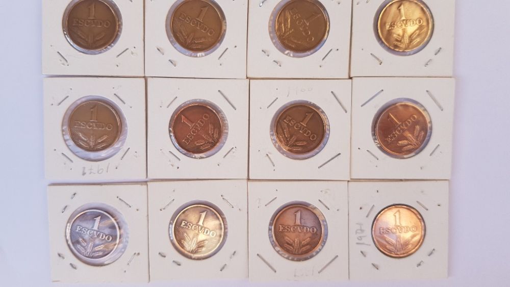 100 Moedas 5$00 + 100 Moedas 1$00 + 28 Moedas Espanholas diferentes