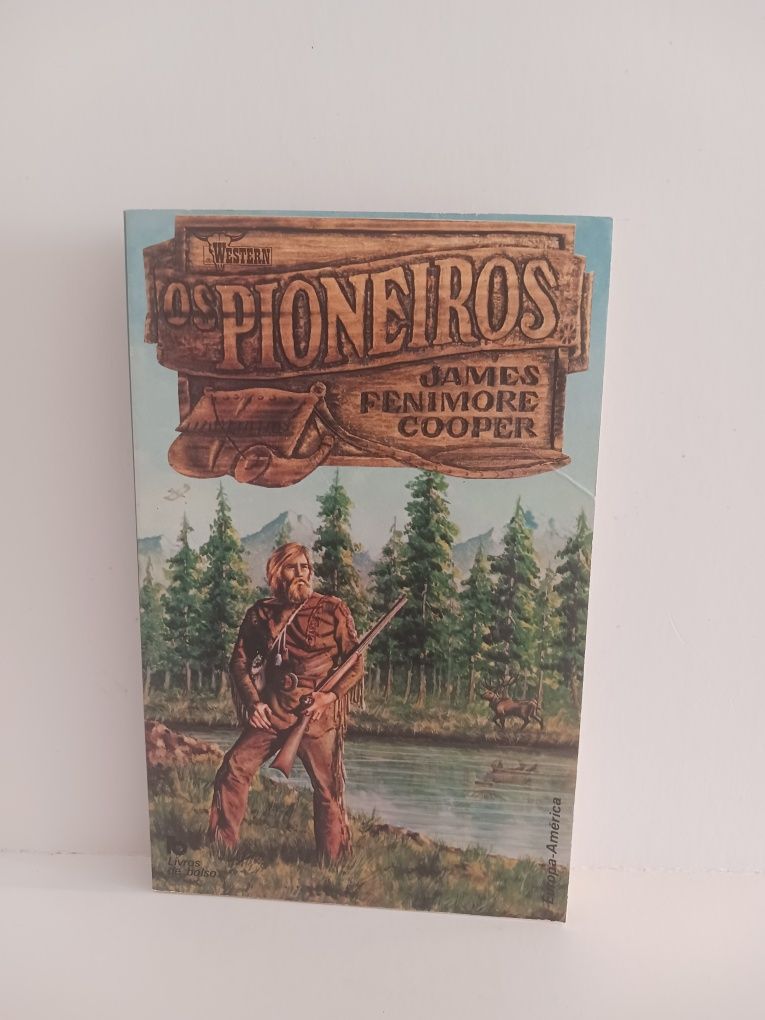 Livros Os Pioneiros, de James Fenimore Cooper - Novo