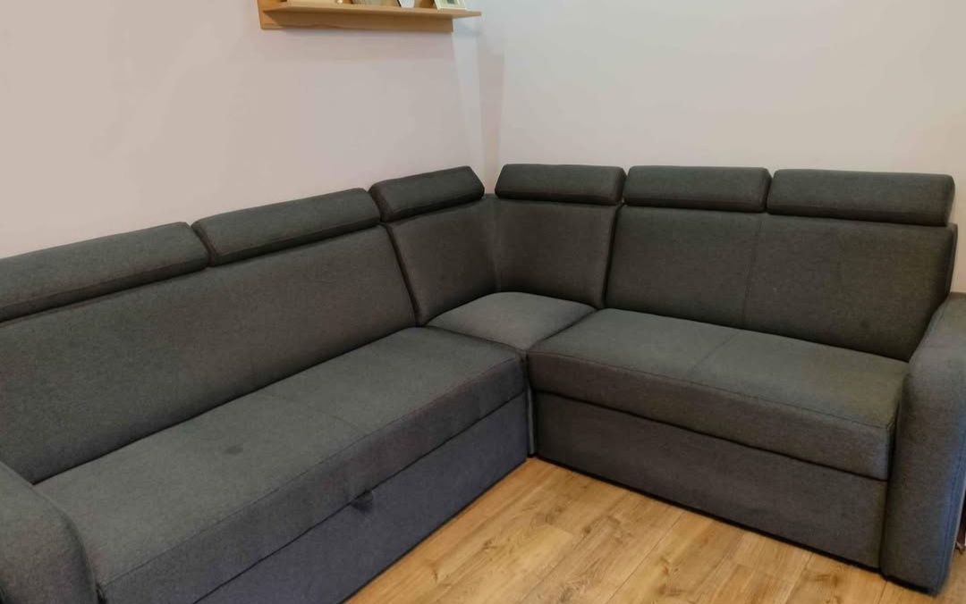Narożnik z funkcją spania i pojemnikiem