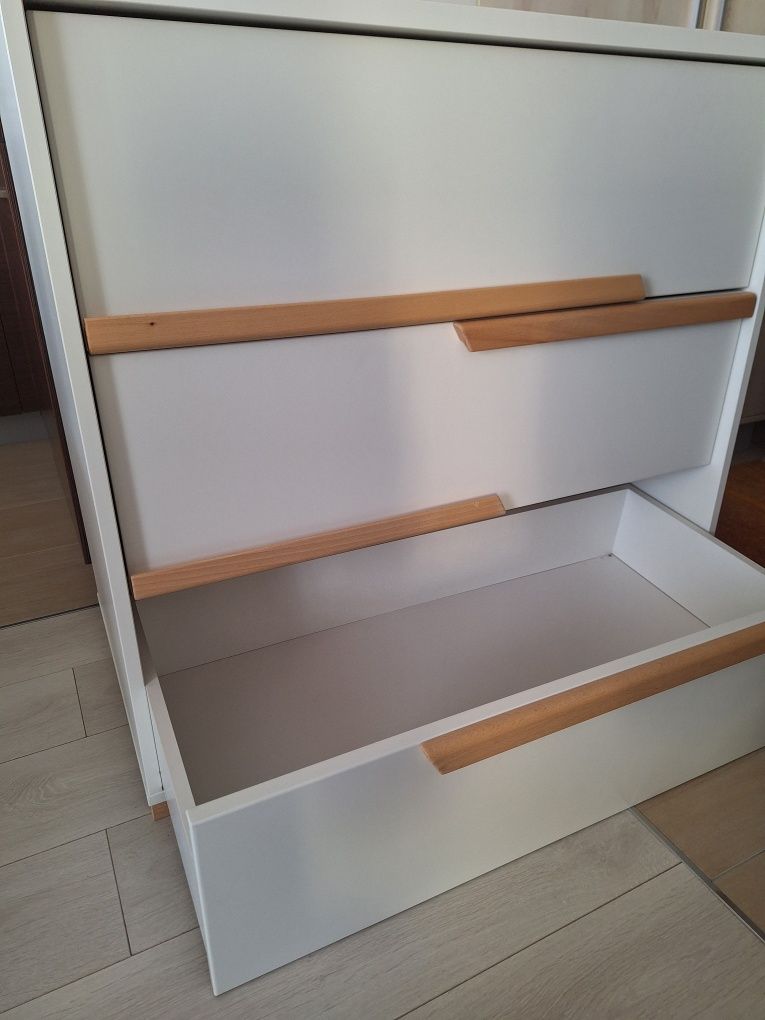 Łóżeczko Pinio wym. 140×70 + komoda (zestaw)