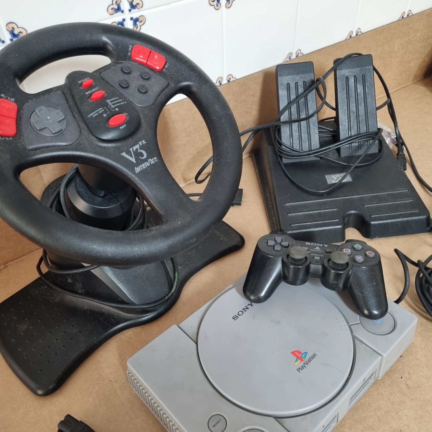 Playstation 1 com acessórios e comando