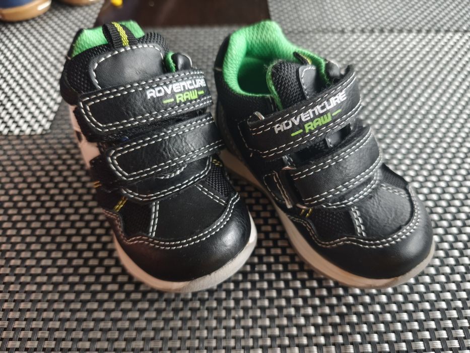 Buciki, buty, trzewiki jesienne, zimowe na rzepy