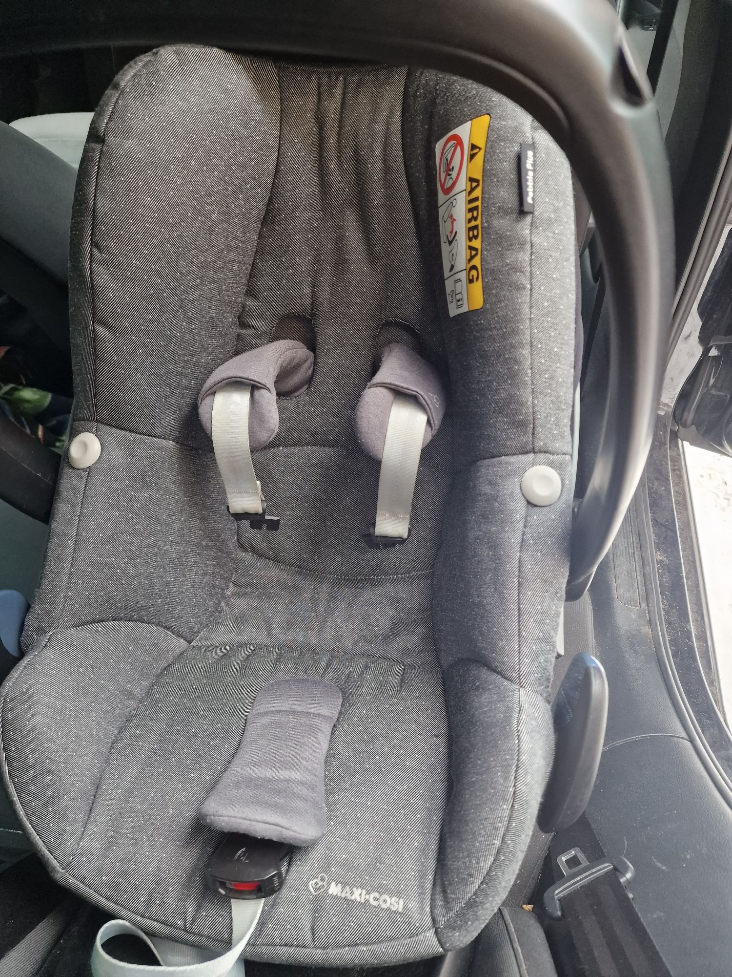 Fotelik Maxi Cosi Pebble Plus + baza isofix