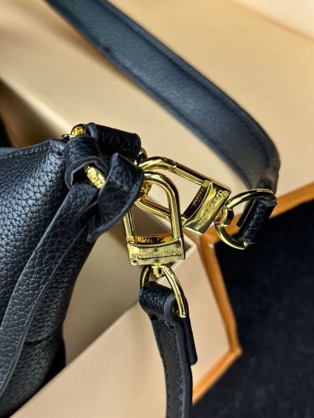 Luxosowa torebka Louis Vuitton Bagatelle