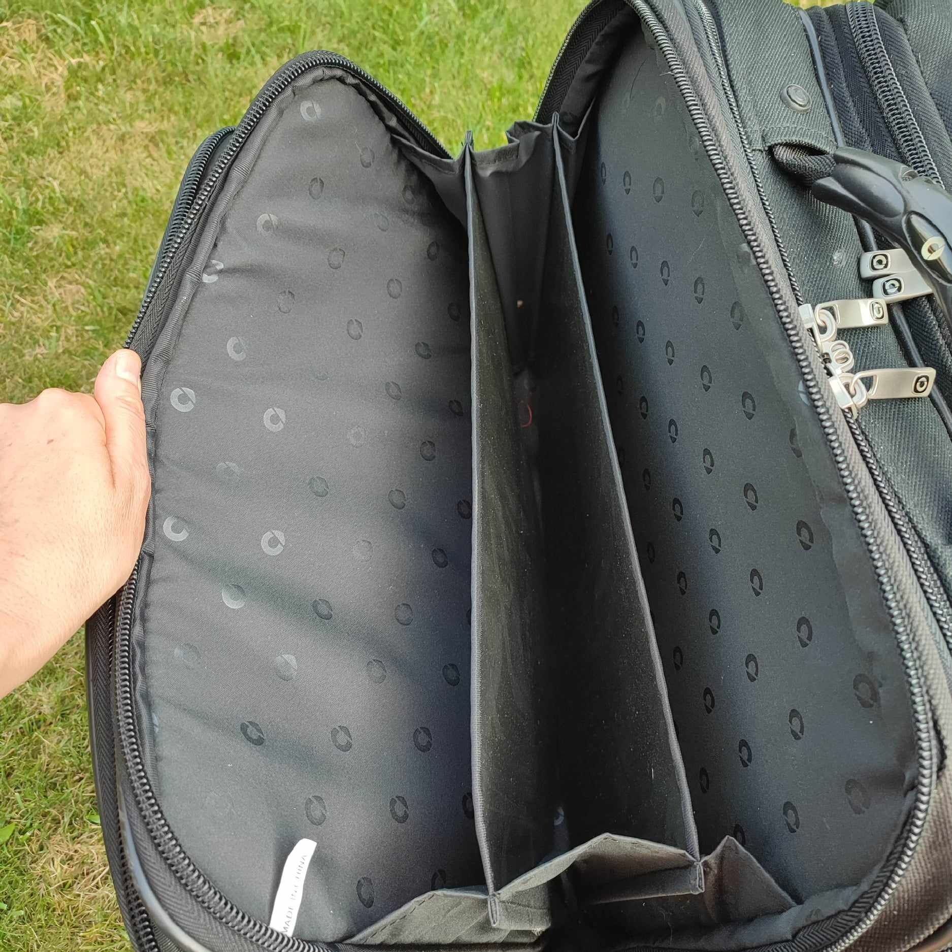Torba biznesowa na laptopa na kółkach 4 komory czarna podręczny bagaż