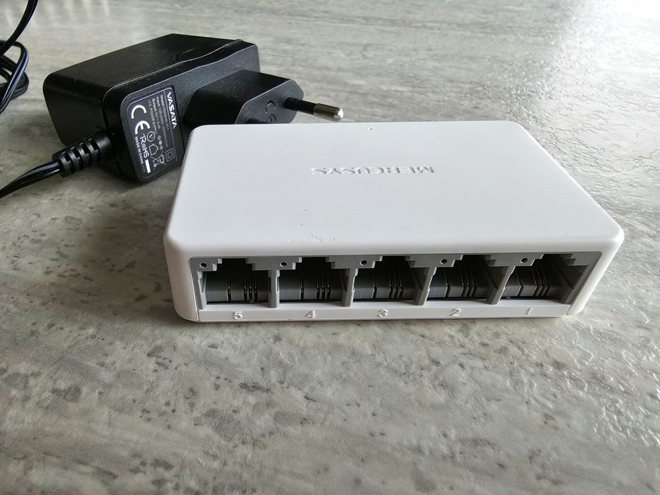 Zyxel ES-105A switch pasywny 5-portowy metalowa obud zasilacz 10/100Mb