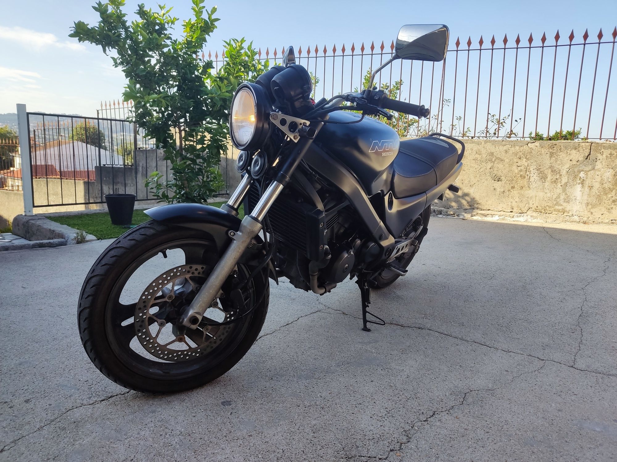 Honda NTV650 Revere