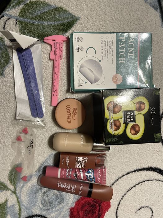 Косметика для обличчя лот + подарунок пудра та маска для обличчя