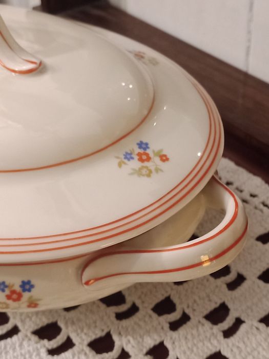 Terrina ou prato coberto fábrica de loiça Vista Alegre