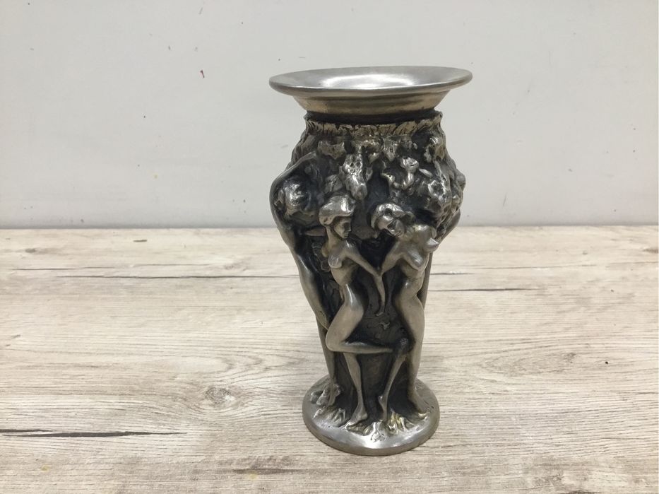 Ваза НЮ, Европа.