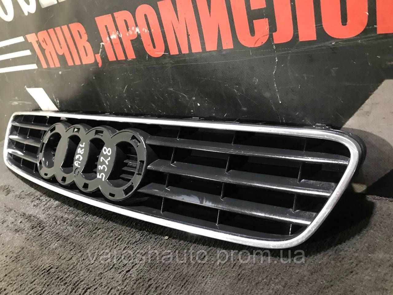 Решітка радіатора Audi A3 8L 8L0807683 5328