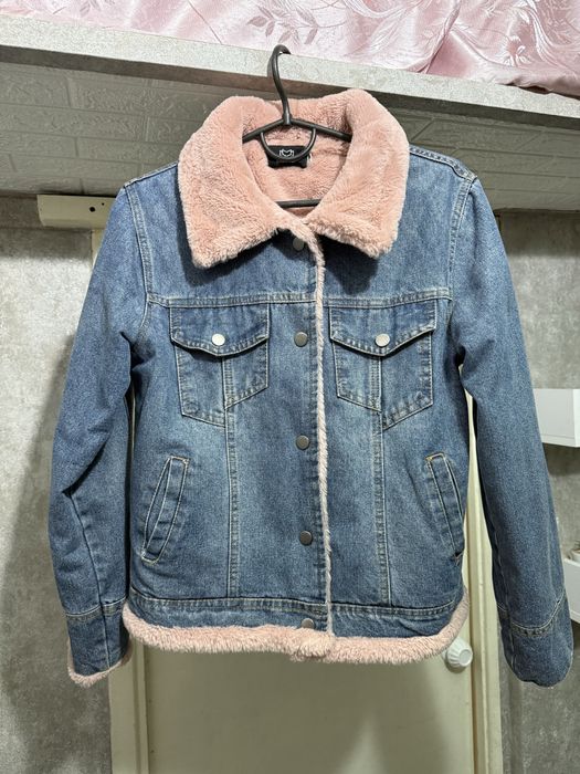 Продам теплу жіночу джинсовку