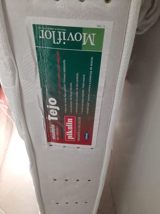 Cama de solteiro com estrado e colchão