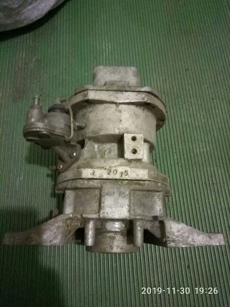 Картера лодочного двигателя ВИХРЬ 30 с топлевным насосом