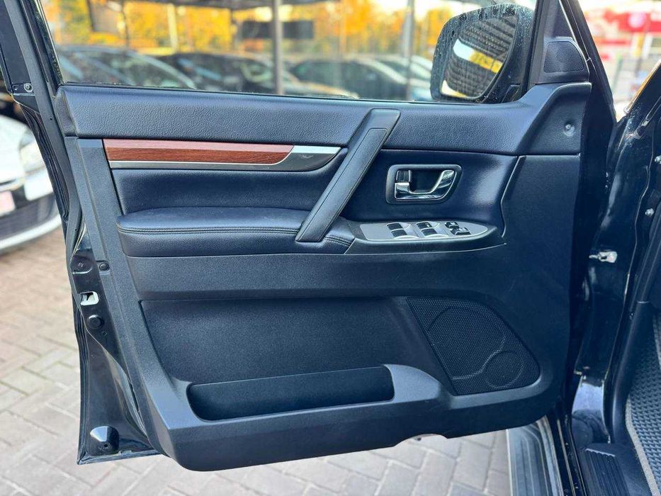 Mitsubishi Pajero Wagon Офіційне авто 2010