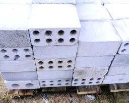 sprzedam bloczki Silka, kominy wentylacyjne ceramiczne.