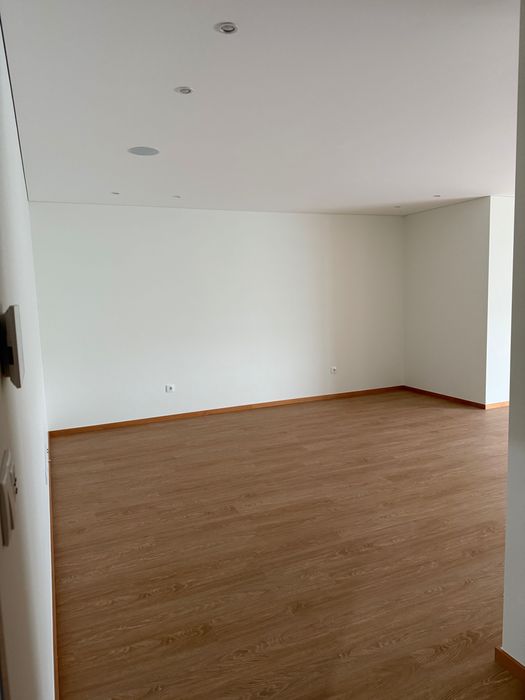 Apartamento T2 (Passionistas) Novo, último andar para arrendamento