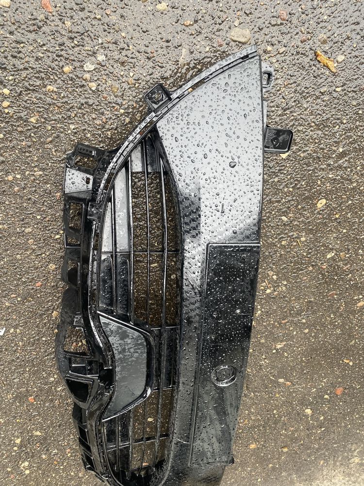 Toyona yaris IV kratka zderzaka grill ładna oryginał 53101-K0010