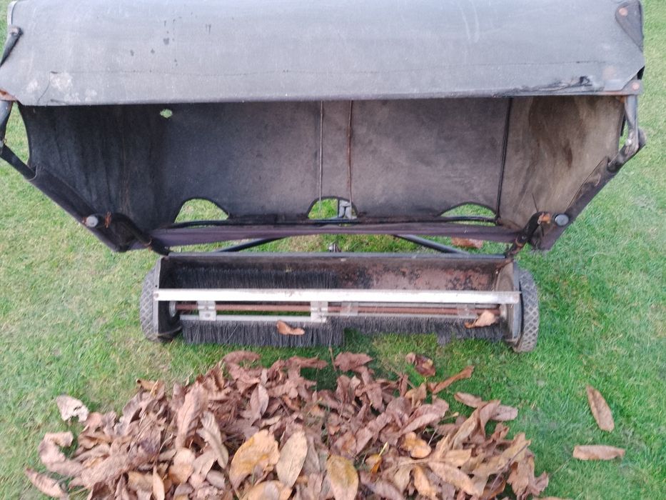 Zamiatarka szczotka do liści i trawy