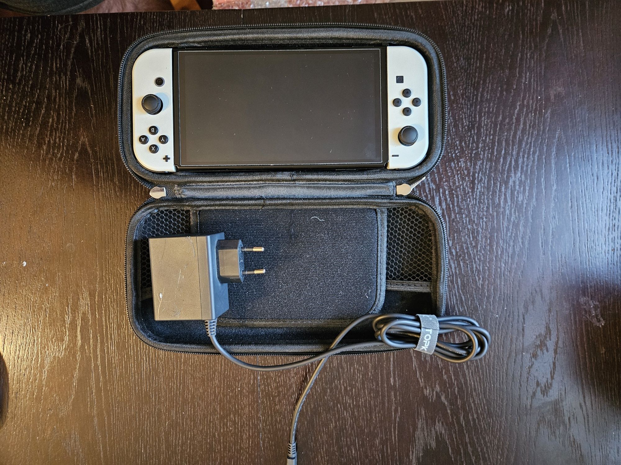 Nintendo Switch OLED z dodatkami