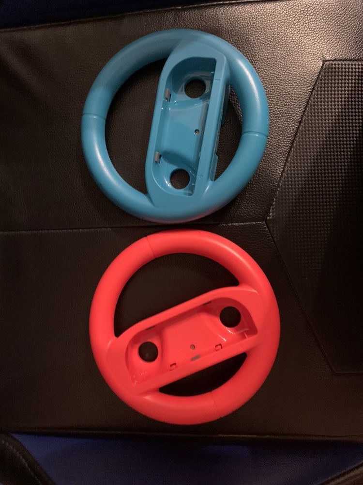 Acessorios para nintendo switch e uma bolsa pra ninttendo