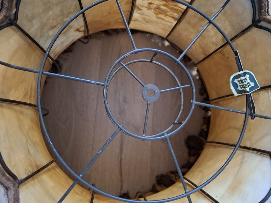 Stara zabytkowa lampa na kolowrotku