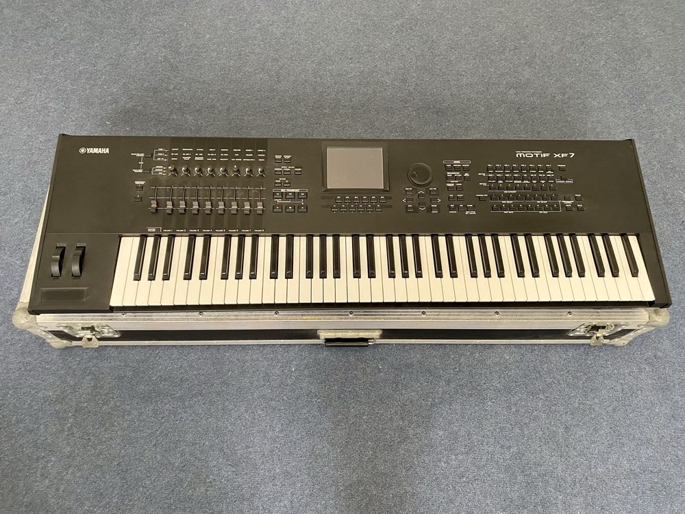 Yamaha Motif XF7 + profesjonalny twardy case – gotowy do pracy