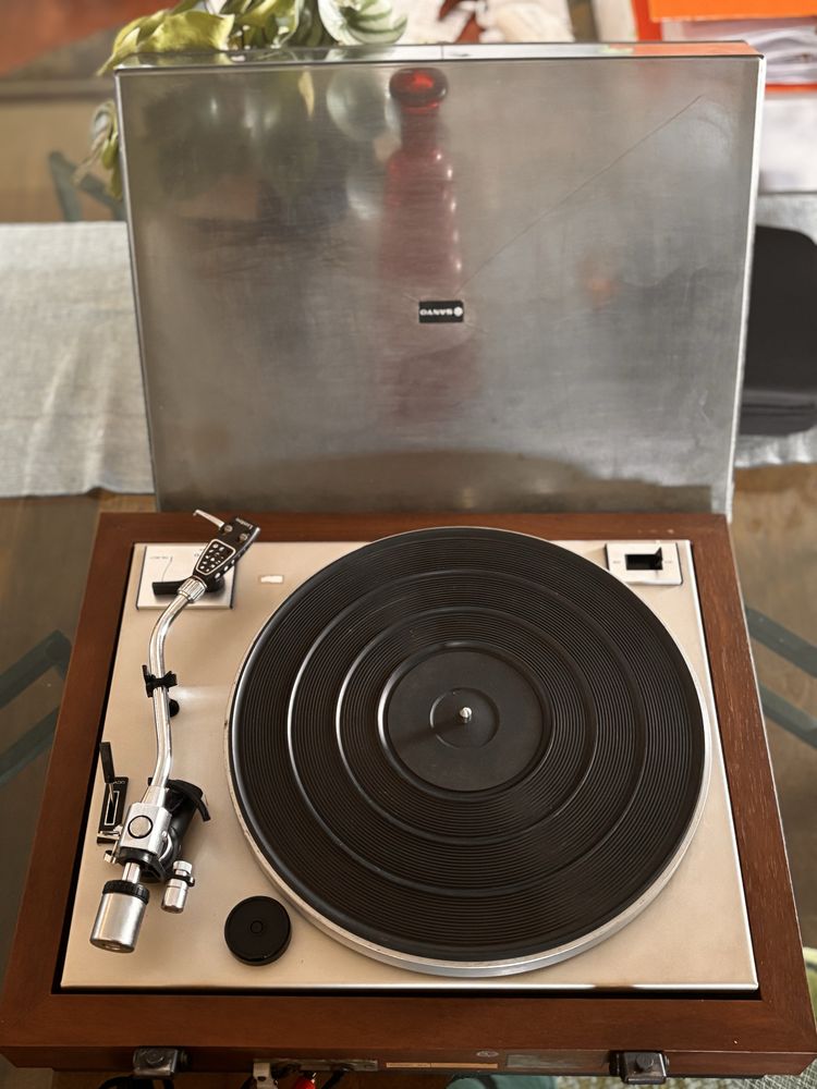 Gira-discos Sanyo TP 625