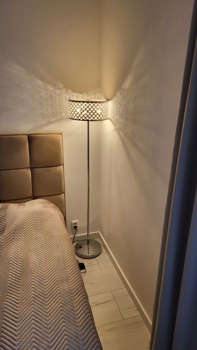 Lampa stojąca z kryształami super stan żarówki led w komplecie