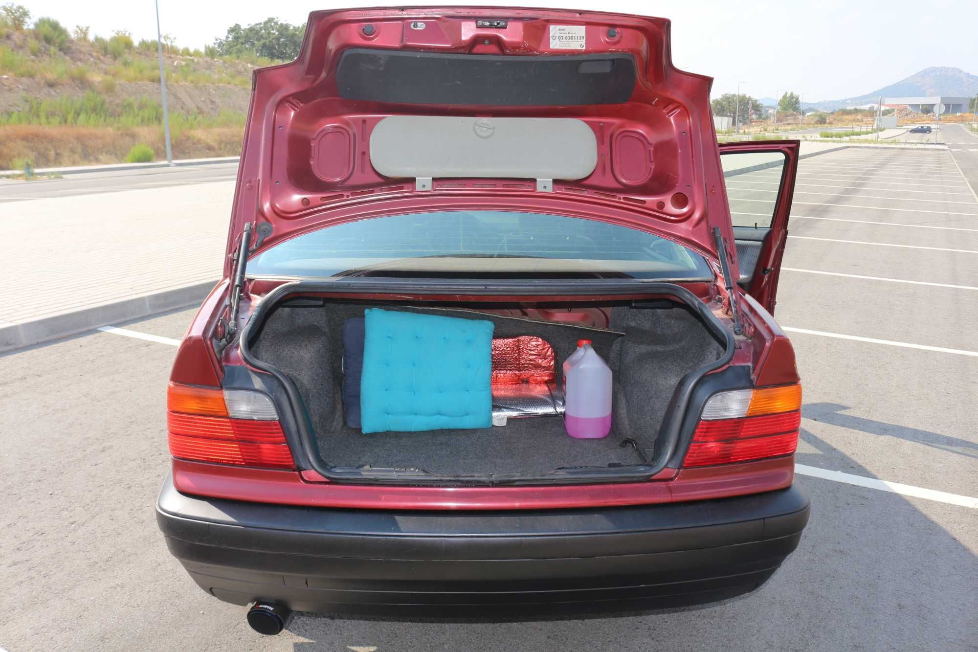 BMW E36 318i sedan