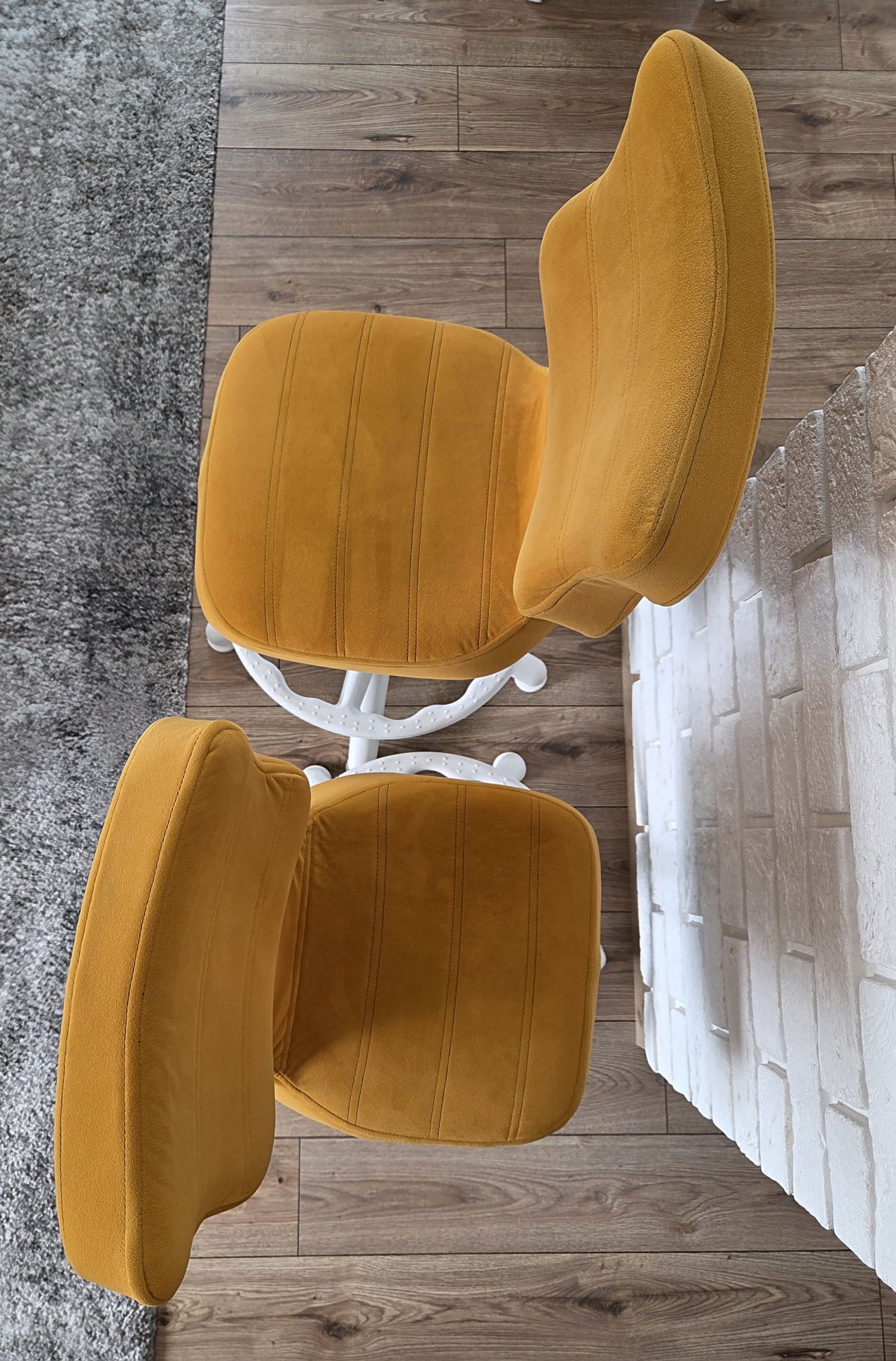 Ergonomiczne krzesła dla dzieci Entelo Petit (rozm. 3 i 4)