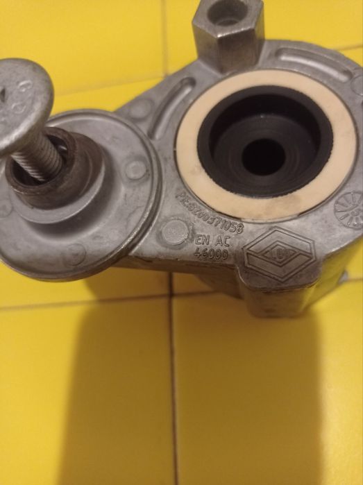 Натяжитель ремня грм Renault