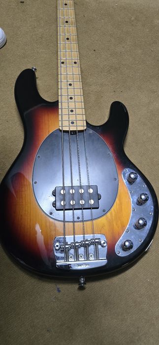 Baixo MusicMan Stingray 4 USA
