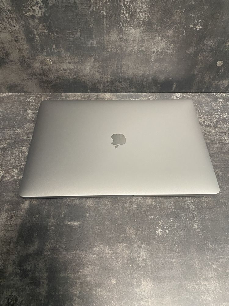 MacBook Pro 16” A2141 i9-9980H 8яд 32RAM 500SSD Pro 5300 4Gb як новий