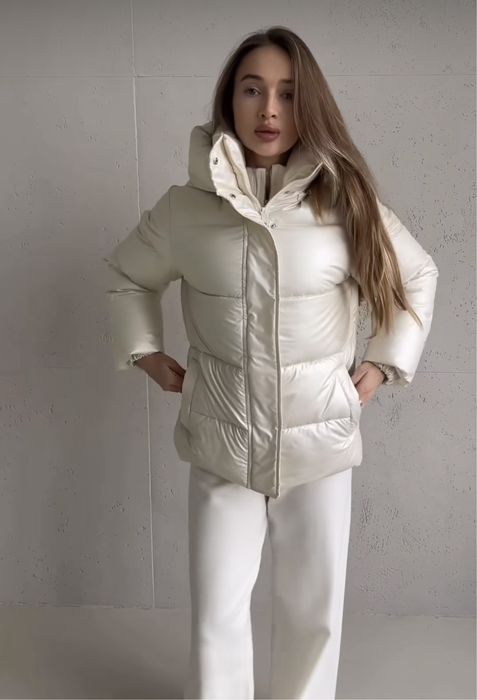 Продам молочний перламутровий пуховик S; modern boutique