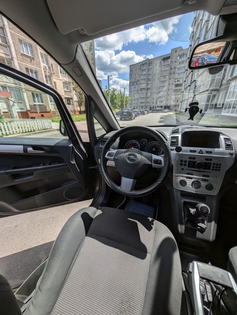 Opel Zafira 2010 року тільки що з Німеччини