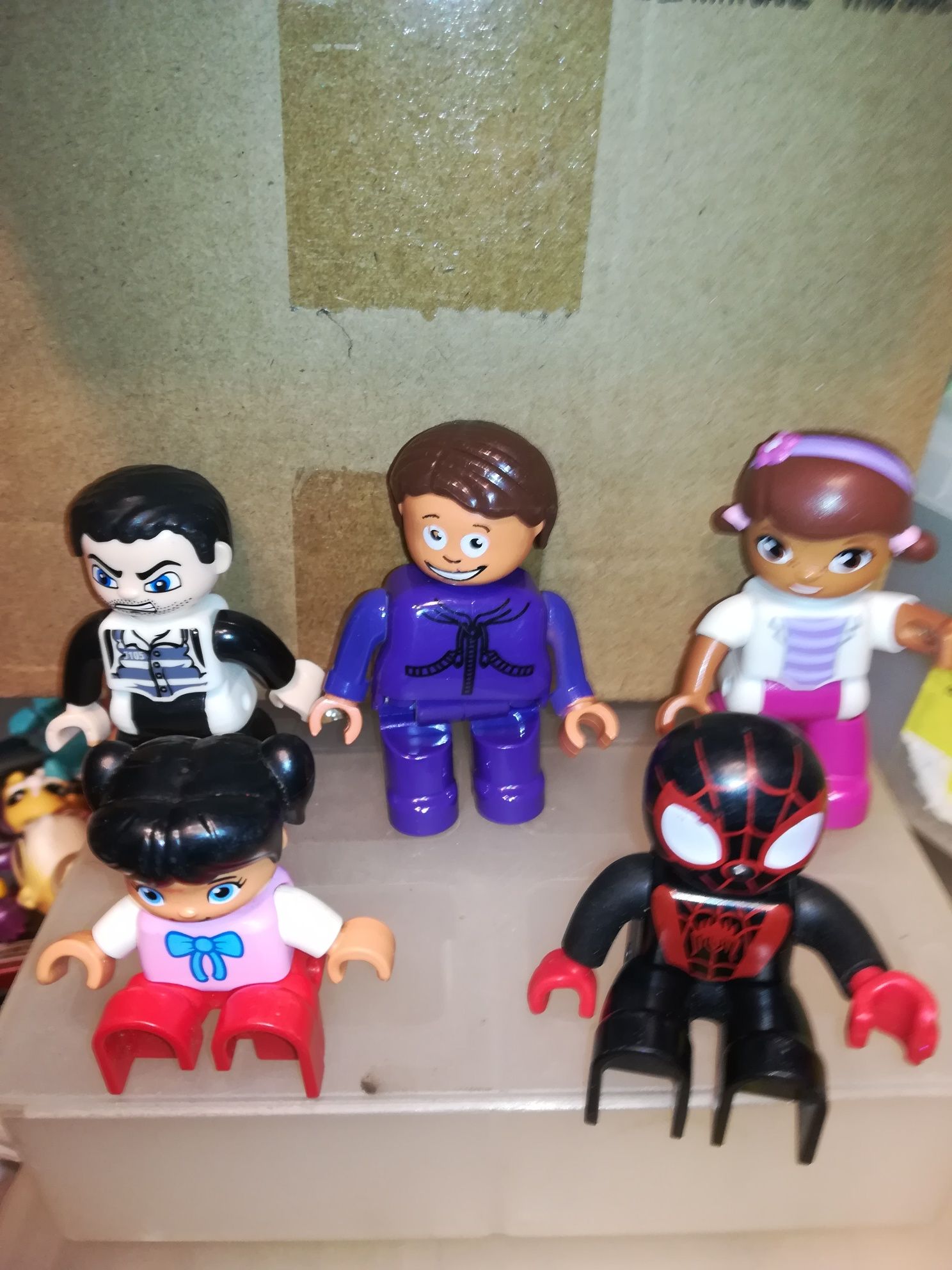 6 figurek Lego Duplo w tym czarny soideerman