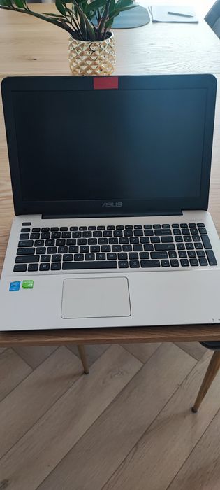 Laptop ASUS R556L i3