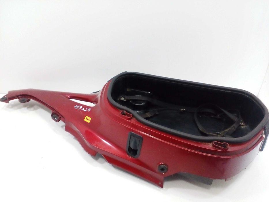 Honda ntv 650 deauville prawy kufer schowek gitara