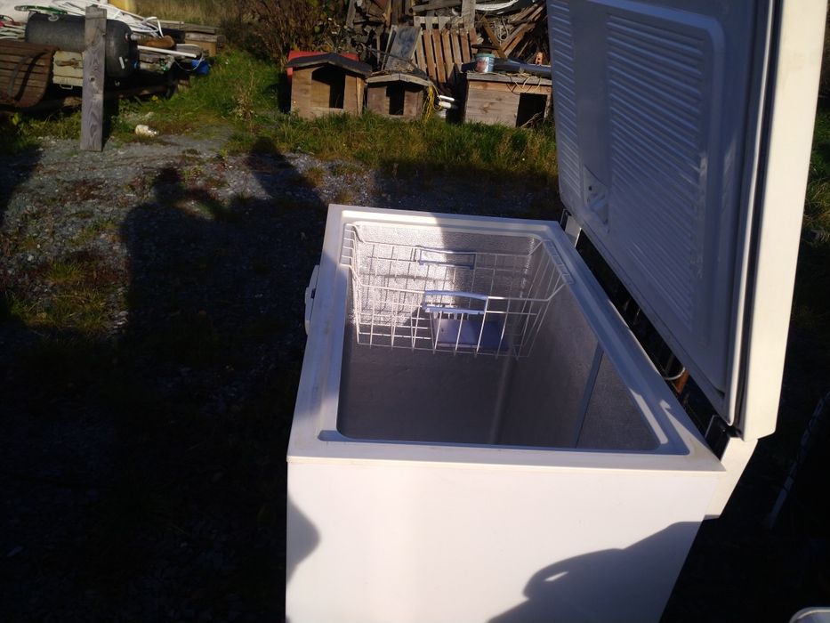 Duźa zamrażarka skrzyniową 260 l