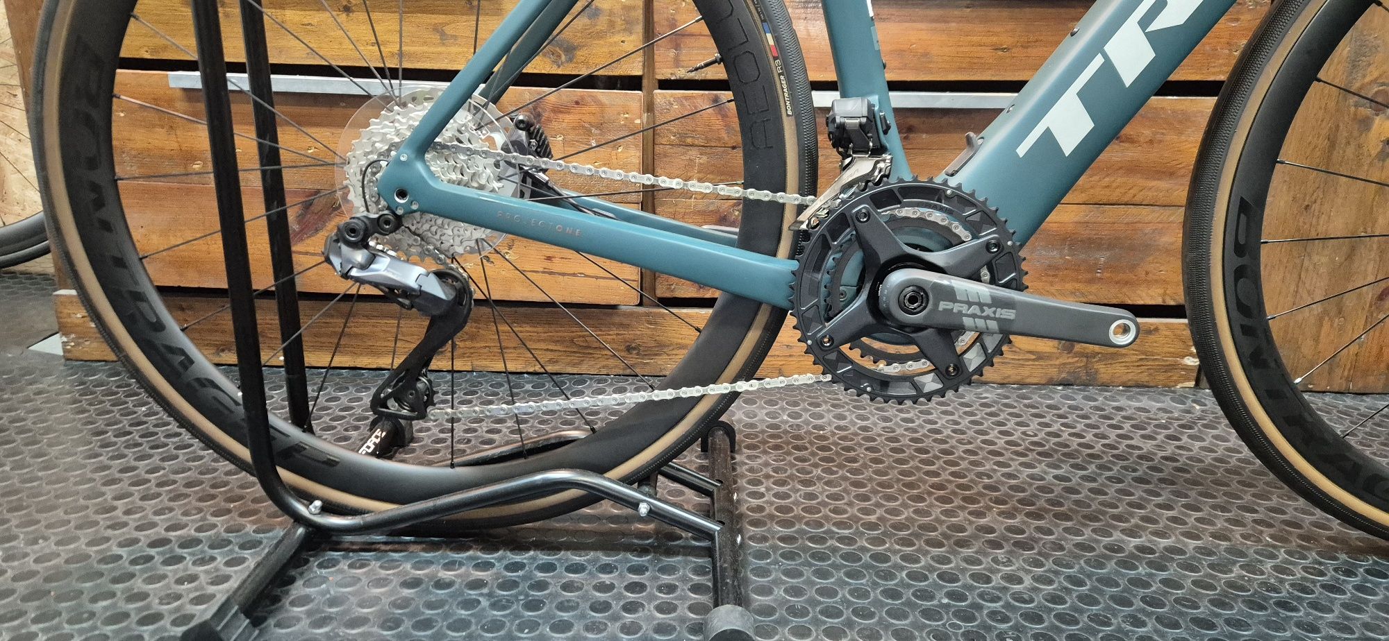 Bicicleta de estrada ele terça Trek Domane + SLR 7
