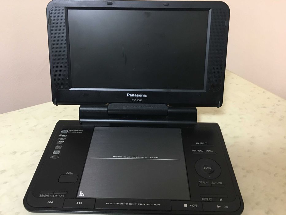 Портативний DVD/CD програвач “Panasonic”, працюючий, модель DVD-LS86
