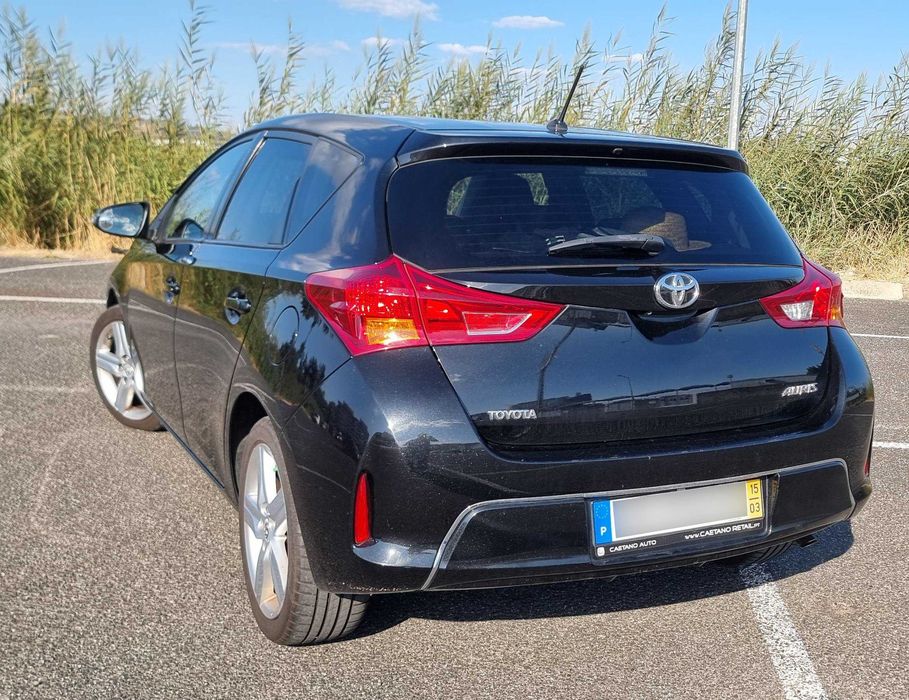 Toyota Auris 1.4D Comfort Pack Sport 2015: muito económico e só 1 dono