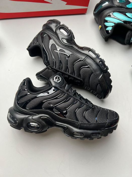 Nike tn pretos novos