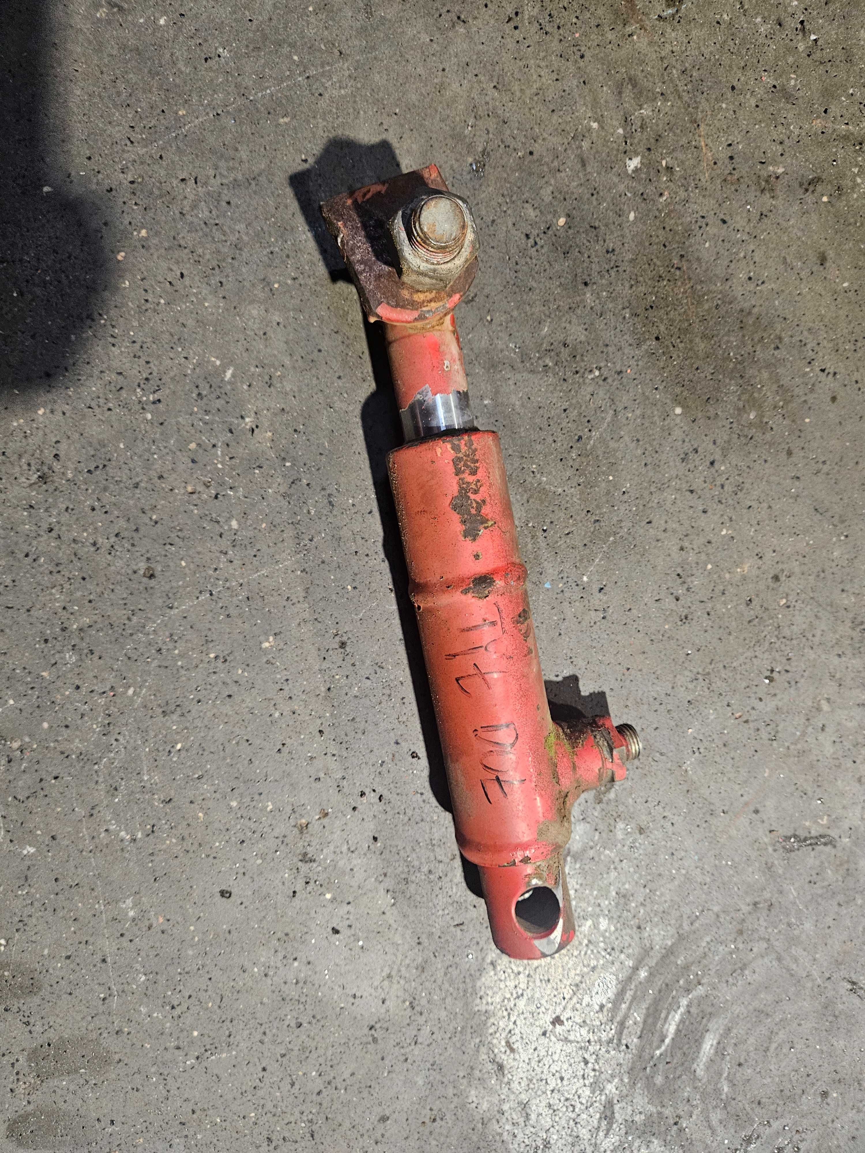 Siłownik Siłowniki Przyczepa Mengele Garant LW 535 Tłok Cylinder T Dół