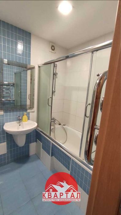 Продается 2-х к. кв. с капремонтом в кирпичном доме, ул. Добролюбова