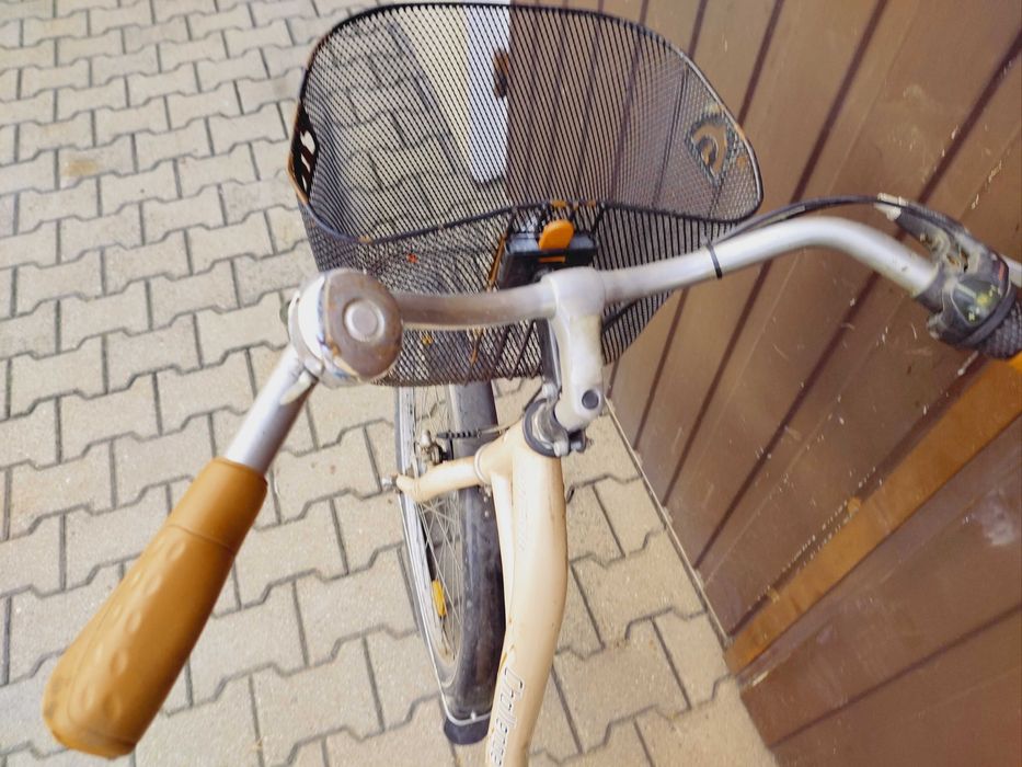 Rower miejski z koszykiem Pilne