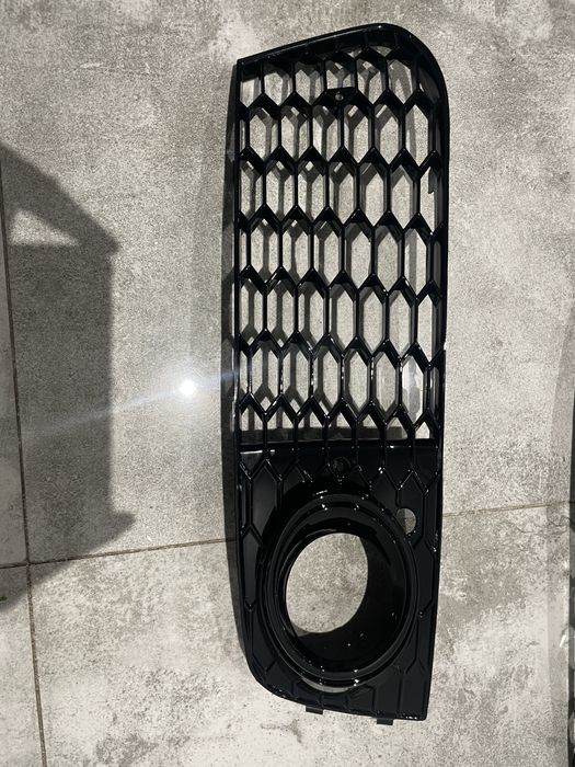 Kratki zderzaka a4 b8 08-11 plaster miodu