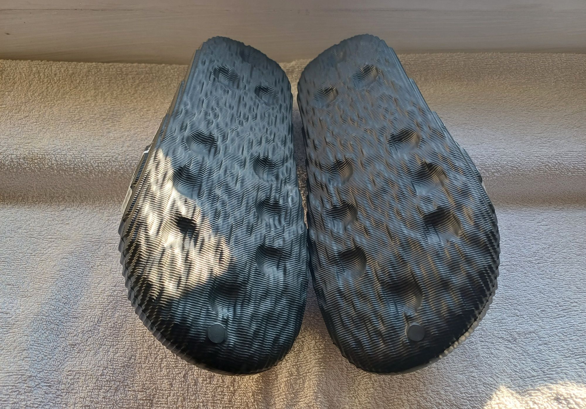 Продам нові тапки adidas