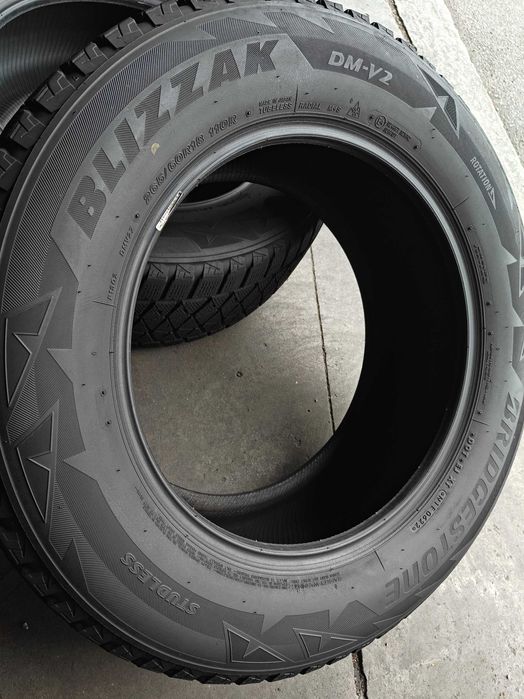 R18 265 60 шини зимові Bridgestone Blizzak DM-V2 арктичні липучки